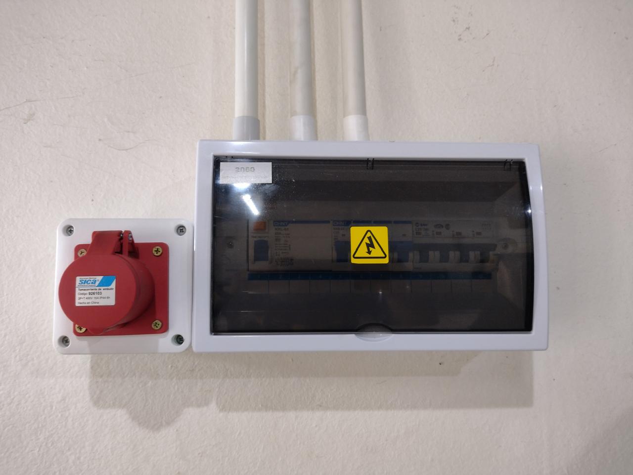 Trifásica con Toma Industrial